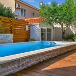 Lovely In * Μούρτερ