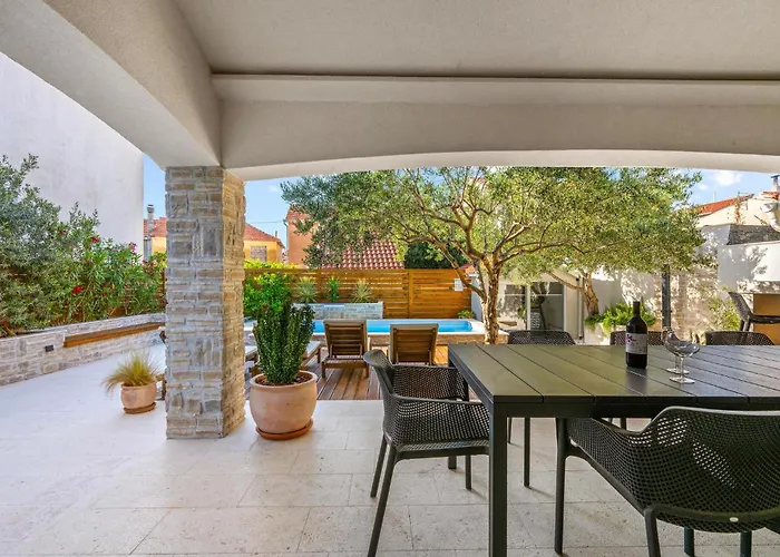 Semesterbostad Lovely In *